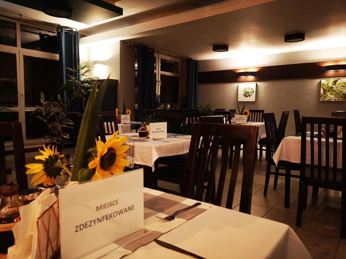 Bialy Orzel Aparthotel Przemysl Bagian luar foto