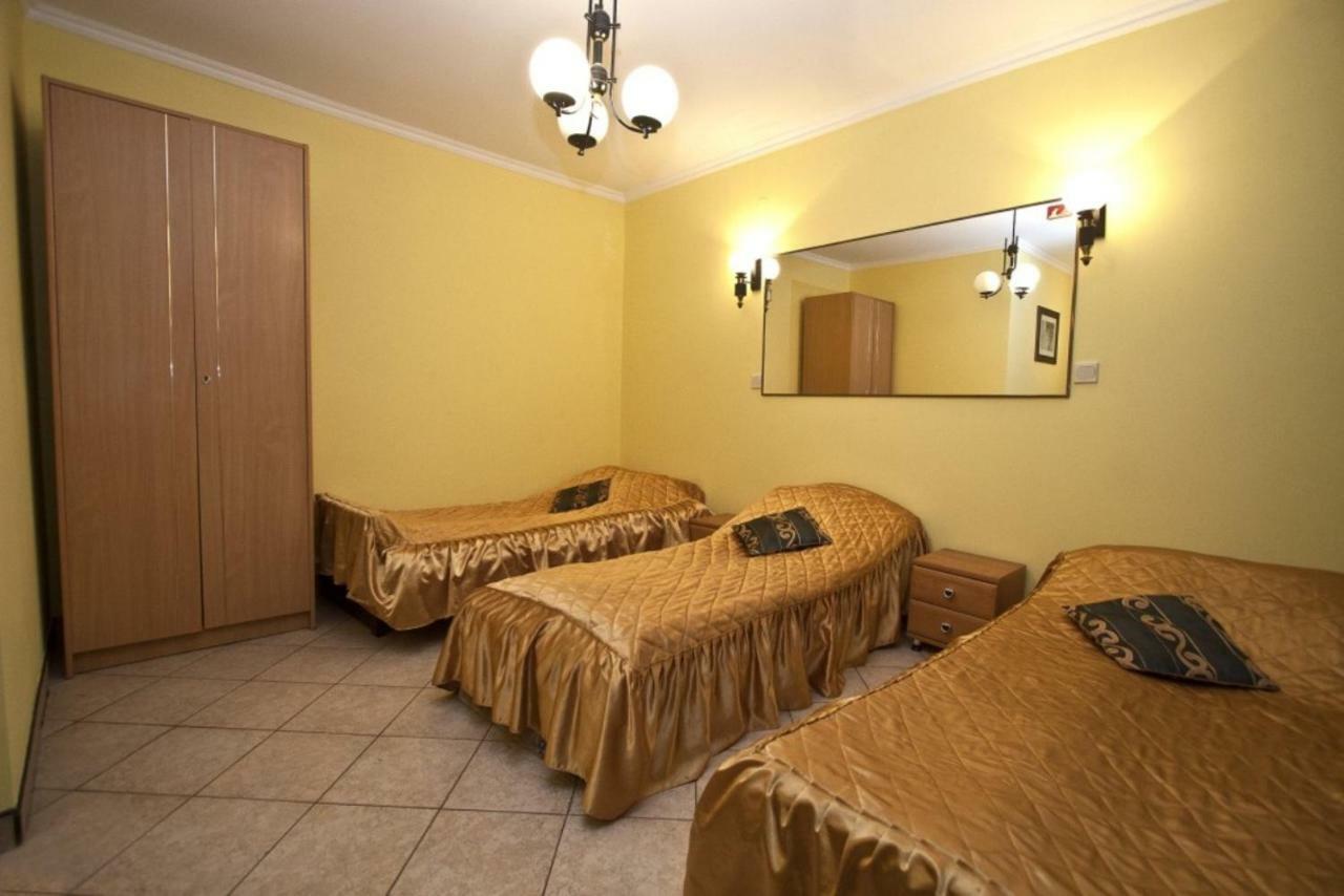 Bialy Orzel Aparthotel Przemysl Bagian luar foto