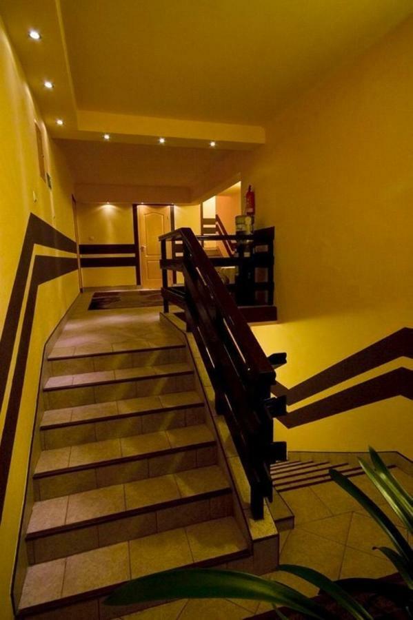 Bialy Orzel Aparthotel Przemysl Bagian luar foto