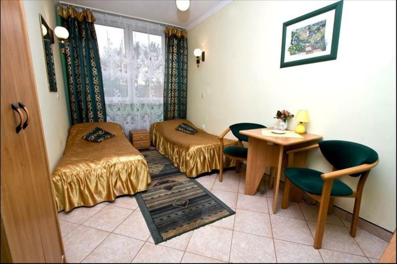 Bialy Orzel Aparthotel Przemysl Bagian luar foto