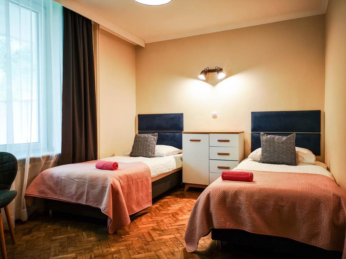 Bialy Orzel Aparthotel Przemysl Bagian luar foto