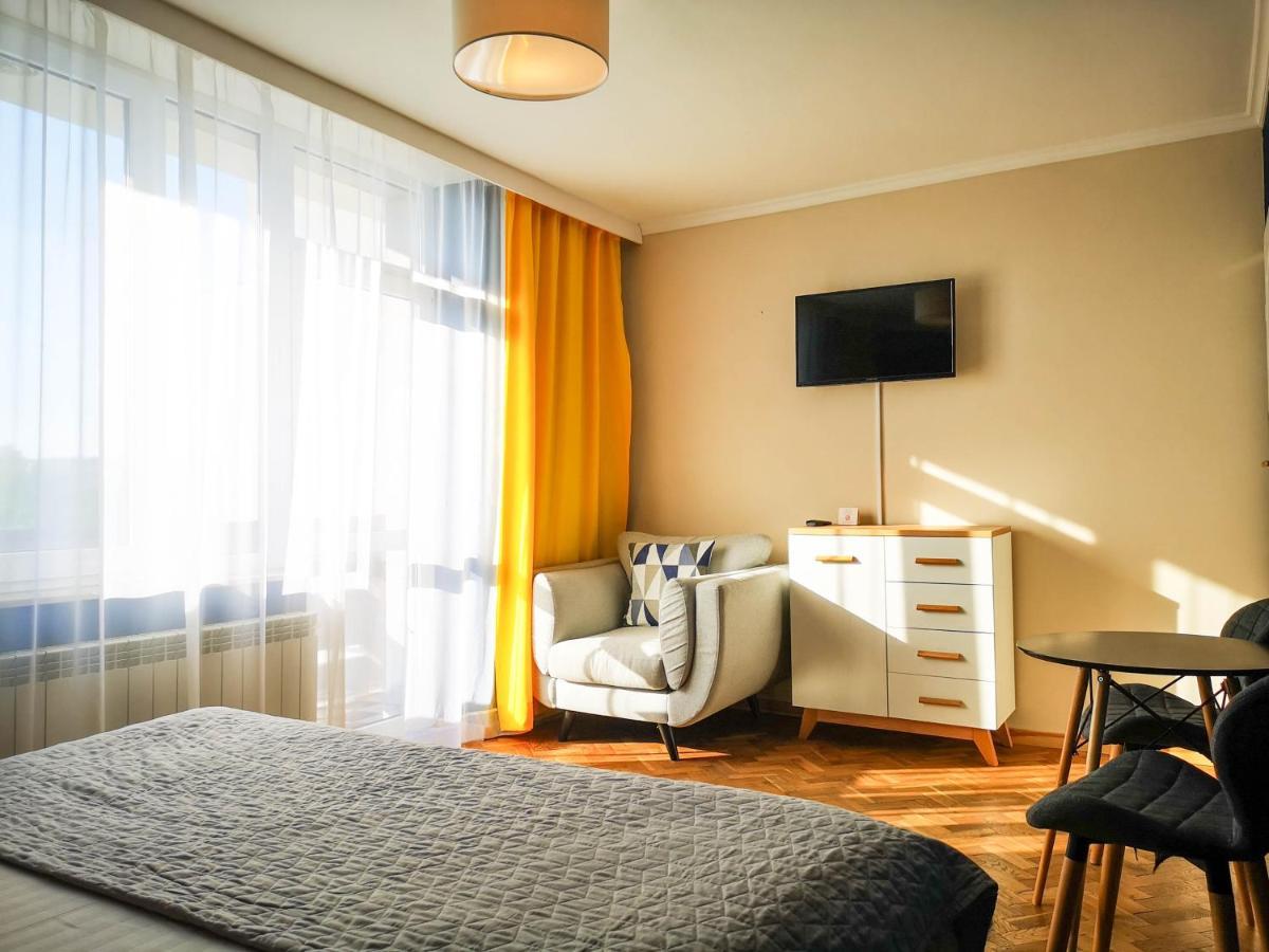 Bialy Orzel Aparthotel Przemysl Bagian luar foto